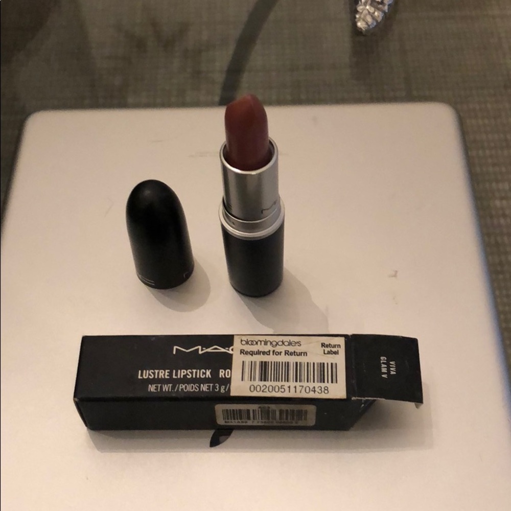 Lustre lipstick